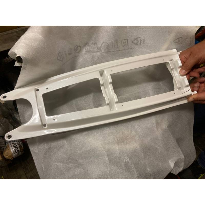 - OCCASION - CARENAGE SOUS SELLE ALP 125-200 BLANC BETA - OCCASION - CARENAGE SOUS SELLE ALP 125-200 BLANC BETA
(Fendu) origine BETA -DISPO