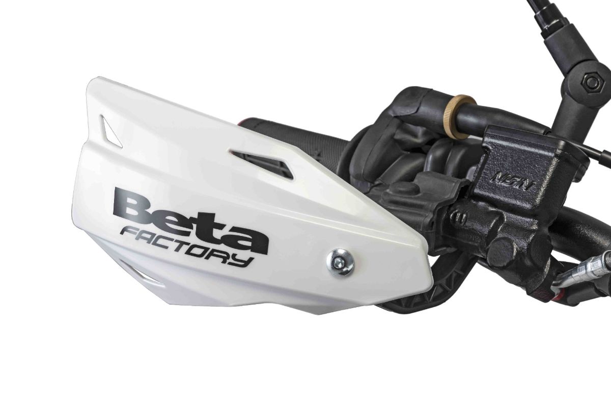 JEU PROTEGE-MAINS RR -BLANC- JEU DE PROTEGE-MAINS VERTIGO-BLANC- (026460058251) origine BETA -DISPO